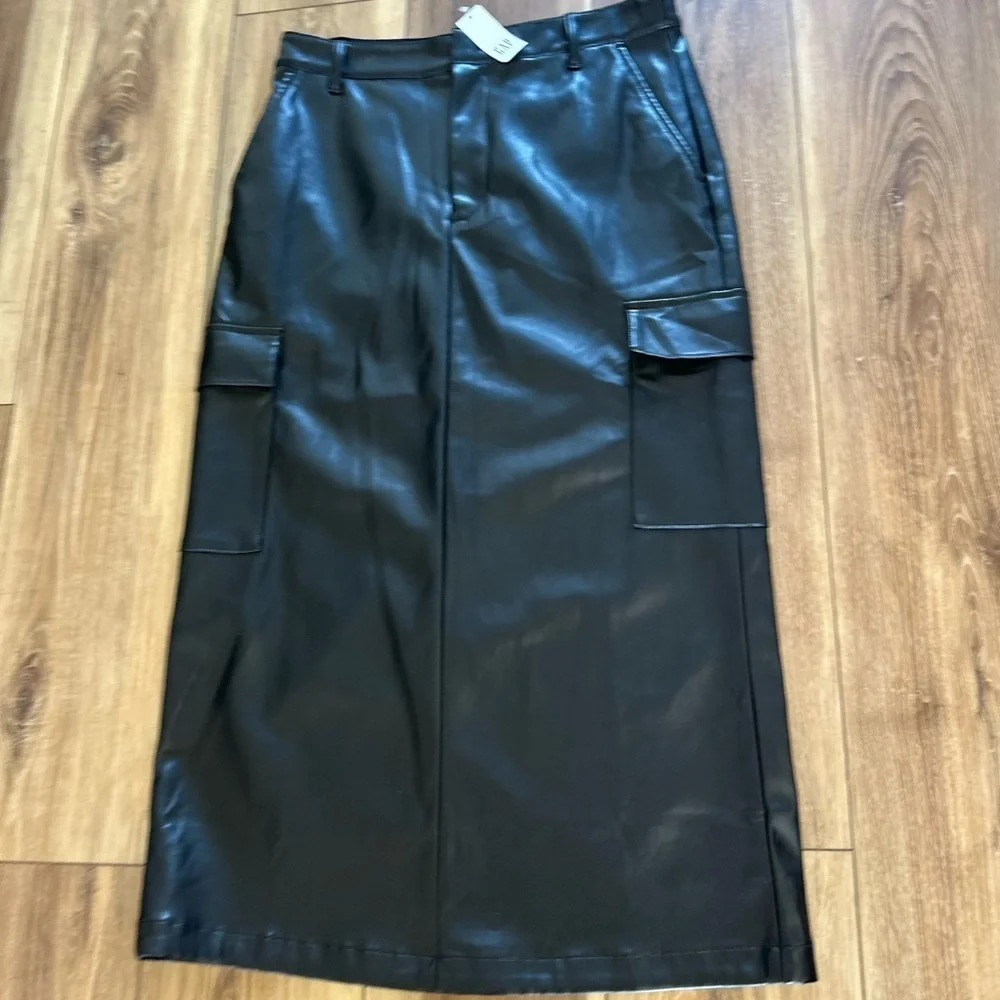 GAP womens vegan leather cargo midi skirt size 6 NWT